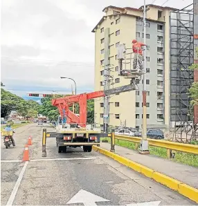  ?? Foto: Anggy Polanco / La Opinión ?? En San Cristóbal se preparan para el paso de vehículos desde Norte de Santander./