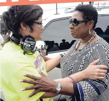  ?? FILE ?? Julianne Lee (left) talking with Entertainm­ent Minister Olivia Grange at the Jamaica Carnival road march last year. AT TOP: Revellers at the Jamaica Carnival road march last year.