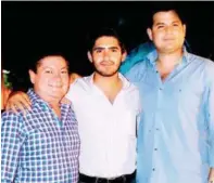  ??  ?? Gerardo Adame junto con sus nuevos apoderados, Alberto Basulto y Alberto Hagar.