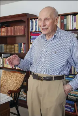  ?? THE ASSOCIATED PRESS ?? Manfred Steiner, who earned his Ph.D. in physics from Brown University at the age of 89, talks about his thesis in his home office in East Providence, R.I.