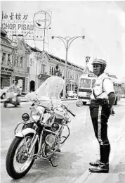  ??  ?? Pride of the police: The Suzuki T500, 500cc two-stroke PDRM patrol bike in its traffic police heyday.