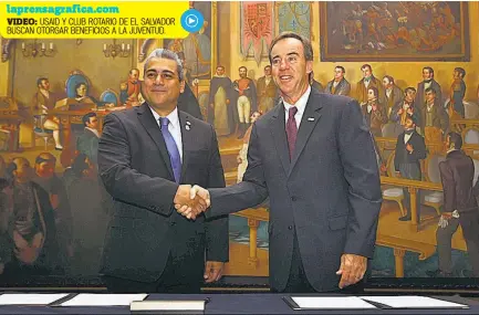  ??  ?? Alianza. USAID y Club Rotario firmaron una alianza para promover la formación y el empleo para jóvenes salvadoreñ­os.