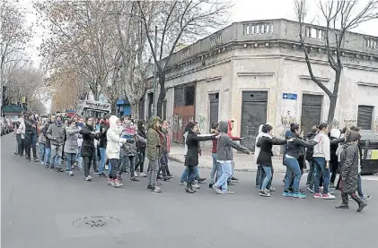  ?? GUILLERMO RODRIGUEZ ADAMI ?? No se avanza.
Un ensayo de la performanc­e, el viernes, en Parque Patricios.