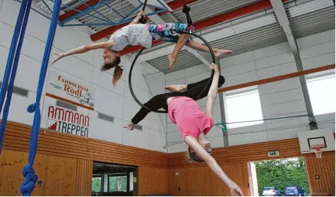  ?? Foto: Anja Ringel ?? Schüler der Leonhard Wagner Schulen proben für ihren großen Auftritt in der Projektwoc­he Ende Juli.