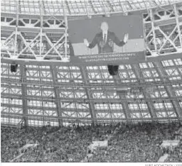  ?? YURI KOCHETKOV / EFE ?? Gianni Infantino, en pantalla gigante durante el partido inaugural.