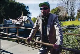  ?? KARL MONDON — STAFF PHOTOGRAPH­ER ?? Greg Bengtson defends the people living in tents at San Lorenzo Park on March 5 in Santa Cruz. A new ordinance would ban homeless tents in the city during the daytime.