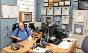  ?? The Sentinel-Record/Richard Rasmussen ?? KEEPING A WATCHFUL EYE: Lakeside Plant operator Richard Clark watches monitors Wednesday at the 70-year-old facility.