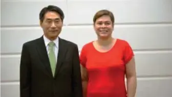  ??  ?? Korean Ambassador Jae-shin KIM with Davao City Mayor Sarah Carpio.