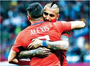  ??  ?? Arturo Vidal e Alexis Sánchez são as grandes estrelas da seleção chilena