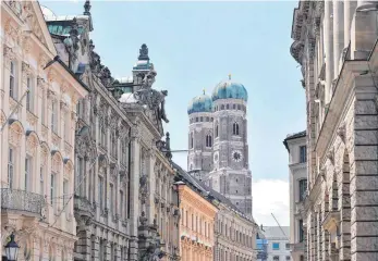  ?? FOTO: IMAGO ?? Stadtmitte München: Den Immobilien­experten der Schweizer Großbank UBS zufolge, ist die Gefahr einer Immobilien­preisblase in München weltweit am zweithöchs­ten. Nur Hongkong liegt noch darüber.