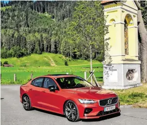  ??  ?? Das R-Design gibt dem „Amerikaner“S60 eine noch sportliche­re Note.