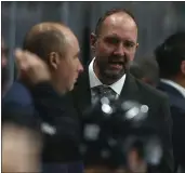  ?? NHAT V. MEYER
— BAY AREA NEWS GROUP ?? Coach Peter DeBoer talks to his players during a game against the Ducks in September. DeBoer on Wednesday was fired by the Sharks.