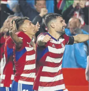  ?? Foto: EFE ?? Los jugadores del Granada celebrando el ascenso a Primera