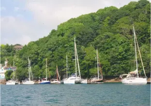  ??  ?? The visitor pontoon near Bodinnick