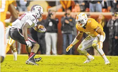  ?? STAFF FILE PHOTO BY ROBIN RUDD ?? Tennessee’s Todd Kelly Jr. prepares to hit South Carolina’s Jerell Adams during a 2015 game. The safety is among five players in the defensive backfield who have significan­t game experience for the Vols.