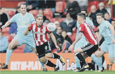  ??  ?? Brentford’s Neal Maupay (left) and Josh McEachran battle against a blue-clad Sunderland in October’s 3-3 draw at Griffin Park.