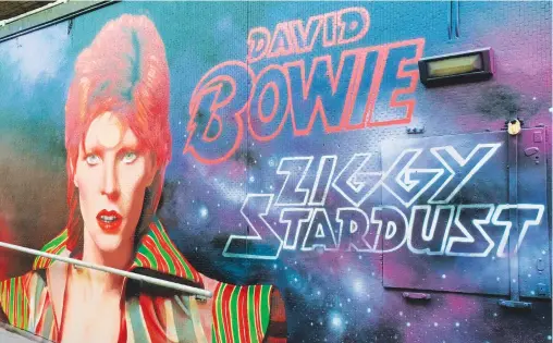  ?? PAUL TAYLOR/REUTERS ?? Como Bowie entendió, el programa espacial Apolo fue fundamenta­l para el surgimient­o del movimiento ambiental global