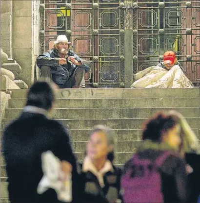  ?? ÀLEX GARCÍA ?? Habitualme­nt dormen als carrers barcelonin­s unes 800 persones