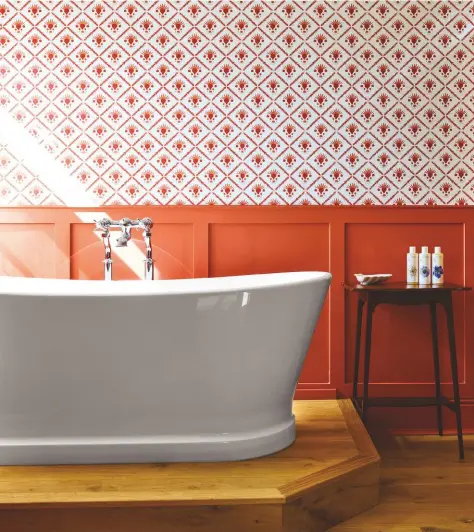  ??  ?? Pome wallpaper in Dusky Pink, £140 for a 180x300cm roll, Ceraudo. Panelling in Red Earth modern eggshell,
£71 for 2.5ltr, Farrow & Ball. Tub roll-top bateau bath, £2,190, Living House. Design by Nicola Harding