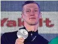  ?? Foto: dpa ?? „Kämpfen lohnt sich“: Florian Wellbrock mit seinem WM-Silber.