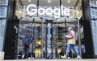  ?? Tolga Akmen / AFP ?? Sede de Google en Londres.