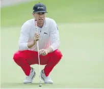  ?? FRANK GUNN / THE CANADIAN PRESS ?? Graham DeLaet lines up his birdie putt on the 17th green in second-round action at the RBC Canadian Open on Friday.