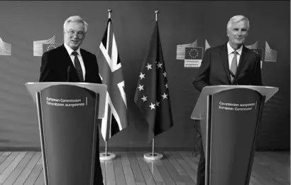  ?? Photo: EFE ?? David Davis (left) with Michel Barnier last week