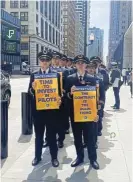  ?? /Reuters ?? No-fly zone: United Airlines pilots protest for a new contract in central Chicago, Illinois, last April.