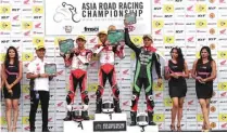  ?? AHRT FOR JAWA POS ?? DOMINAN- Tiga pembalap Indonesia menguasai podium di ARRC kelas AP 250 di Chennai, India, kemarin.