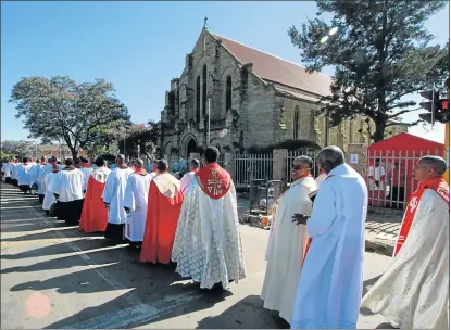  ?? Picture: LULAMILE FENI ?? GODLY PATH: Bishop Nkosinathi Ndwandwe was enthroned by Anglican Archbishop Thabo Makgoba as the new bishop of the Mthatha Diocese at a service held in Mthatha on Saturday