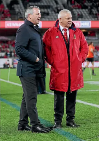  ?? GETTY IMAGES ?? Sean Fitzpatric­k and Warren Gatland chat ahead of a Lions test last year.