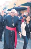  ??  ?? Recorrido.
Rodrigo Aguilar encabezó una procesión de 1.5 km de la parroquia de Guadalupe a la Catedral.