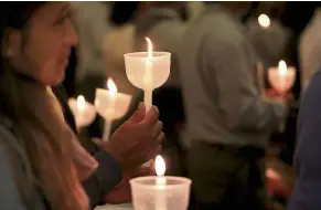  ?? — AFP ?? Shocking tragedy: Sri Lankans praying for the victims of their country’s recent serial suicide bomb attacks on Easter Sunday.