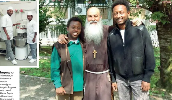  ??  ?? Impegno Tweodros, e Abiy con al centro monsignor Angelo Pagano, vescovo di Harar. Sopra al lavoro con l’impastatri­ce
Il progetto
● Tweodros e Abiy, due ragazzi etiopi poco più che ventenni, in tre mesi di studio dovranno imparare a gestire un...