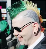  ?? PHOTOS: ALLEN MCINNIS ?? Kahnawake Mohawk, top left, performs a traditiona­l dance as he takes part in the St. Patrick’s Day parade in Montreal on Sunday. Sisters Darlene, top right, and April Walker take in the St. Patrick’s Day parade. Above left: Prime Minister Justine...