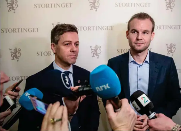  ?? FOTO: NTB SCANPIX ?? Knut Arild Hareide (t.v.) og Kjell Ingolf Ropstad fortalte på en improviser­t pressekonf­eranse i går at KRF sier ja til å gå i regjerings­forhandlin­ger med H, Frp og Venstre.