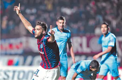  ?? JUAN MANUEL FOGLIA ?? Se reinvindic­ó. Mas celebra su primer gol, el segundo de San Lorenzo, tras centro de Romagnoli./