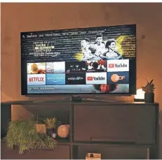  ??  ?? Ein Fernseher mit dem Streamingp­ortal Fire, das über Sprache gesteuert wird.