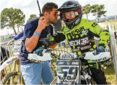  ??  ?? Coach sur les terrains et ami dans la vie, Anthony Boissière a joué et joue un rôle très important pour Maxime et sa famille.