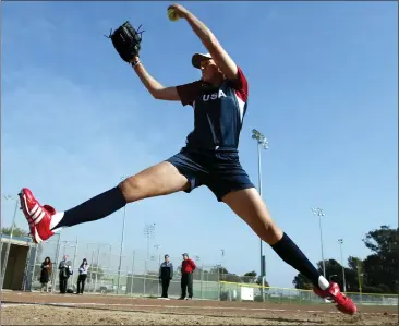  ?? MONTEREY HERALD ARCHIVE ?? Monica Abbott returned to Salinas with Team USA in 2008before the Olympics.