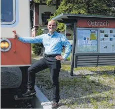  ?? FOTO: PRIVAT ?? Eisenbahnb­etriebslei­ter Frank von Meißner stellt die Bilanz für die Räuberbahn­saison vor.