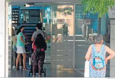  ?? JUAN AYALA ?? Entrada al centro de salud de la avenida del Aeropuerto de Córdoba.