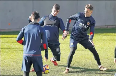  ??  ?? ESTRENO. Ferran Torres debutó con el Valencia, en Liga, el pasado sábado.