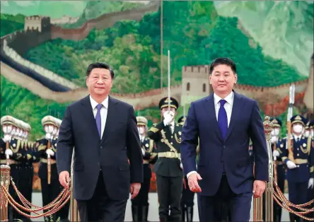  ?? DING LIN / XINHUA ?? President Xi Jinping holds a ceremony to welcome visiting Mongolian President Ukhnaa Khurelsukh before their talks at the Great Hall of the People in Beijing on Monday.