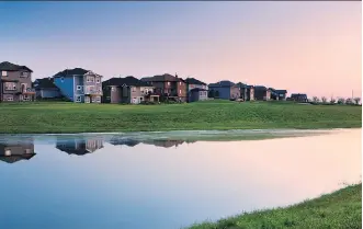  ?? COURTESY STEPPER HOMES ?? The Boulder Creek Golf Course stretches behind homes in Boulder Creek Estates.