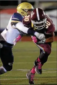  ?? TANIA BARRICKLO — DAILY FREEMAN ?? Kingston’s JaVar Tinsley is tackled by Newburg’s Dakoda Drummond