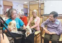  ?? WANG XU / CHINA DAILY ?? Volunteer Rieiko Yoshida (left), a veterinari­an, visits senior residents at the Shichimi-Kotobukien home in Imizu, Japan, last month.