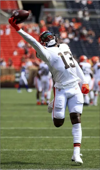  ?? TIM PHILLIS — FOR THE NEWS-HERALD ?? Odell Beckham Jr. warms up before the Browns-Giants preseason game Aug. 22at FirstEnerg­y Stadium.