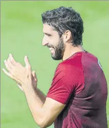  ?? FOTO: JUAN ECHEVERRÍA ?? Raúl García completó el entrenamie­nto ayer en Lezama junto al resto de sus compañeros en una jornada en la que Berizzo hizo hincapié en el juego de ataque de cara a los próximos compromiso­s amistosos