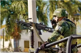  ??  ?? INVESTIGAC­IÓN. El Gobierno mexicano le compra a una de las empresas demandadas en EU piezas para el fusil barret que utiliza el Ejército.